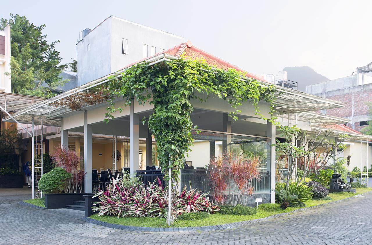 Riverstone Hotel&Cottage Batu  Esterno foto